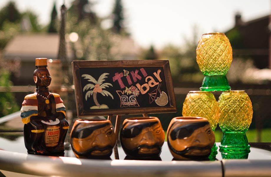 Barecular provides mobile Tiki bar cocktail catering services
